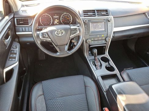 Used 2015 Toyota Camry LE image 9