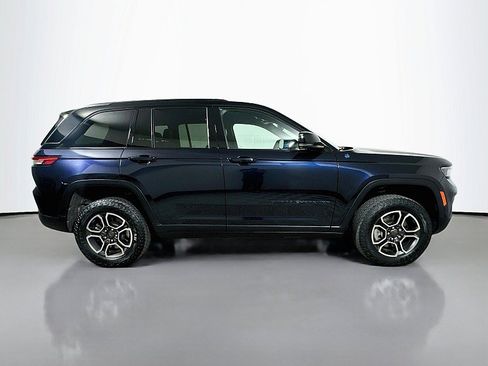 Used 2022 Jeep Grand Cherokee Trailhawk w/ Advanced Protech Group II AWD/4WD image 8