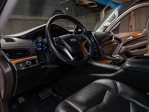 Used 2020 Cadillac Escalade 2WD image 12