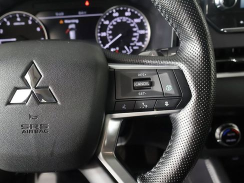 Used 2024 Mitsubishi Outlander SE image 42