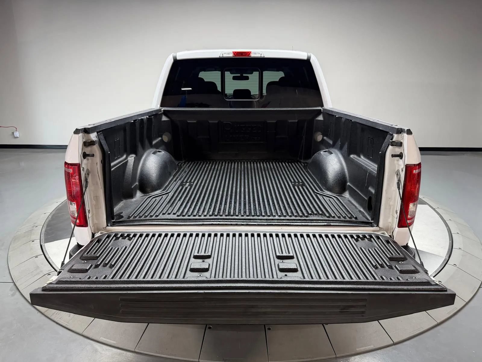 Used 2017 Ford F150 XLT w/ Equipment Group 302A Luxury RWD image 12