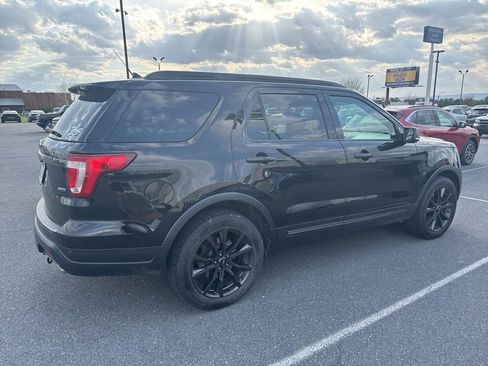 Used 2018 Ford Explorer XLT w/ Equipment Group 202A image 4