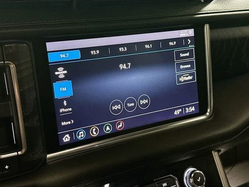 Used 2021 GMC Yukon Denali w/ Denali Premium Package image 16