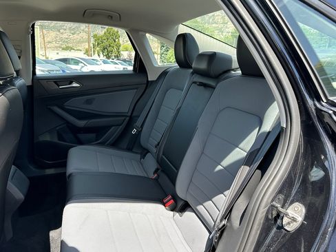 Used 2025 Volkswagen Jetta SE FWD image 28