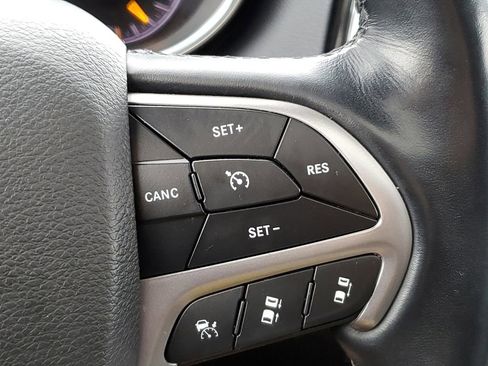 Used 2022 Jeep Grand Cherokee Limited w/ Luxury Group II image 13