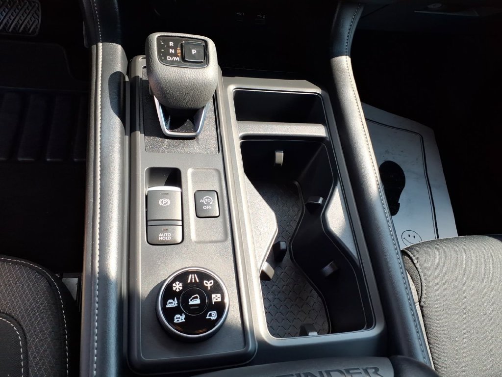 Used 2025 Nissan Pathfinder S AWD/4WD image 12