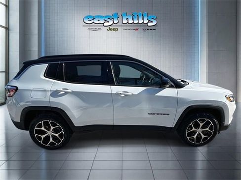 Certified 2024 Jeep Compass Limited image 2