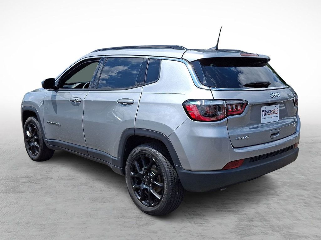 Used 2023 Jeep Compass Latitude AWD/4WD image 3