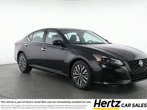 Used 2025 Nissan Altima 2.5 SV image 1