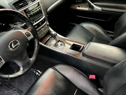 Used 2013 Lexus IS 250C w/ Luxury Pkg RWD image 9