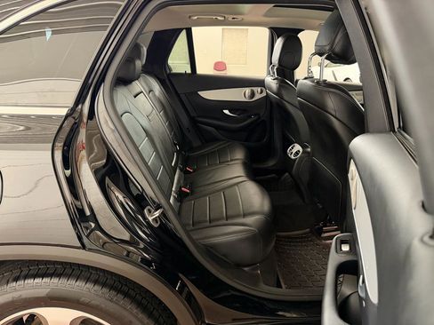 Used 2021 Mercedes-Benz GLC 300 4MATIC image 32