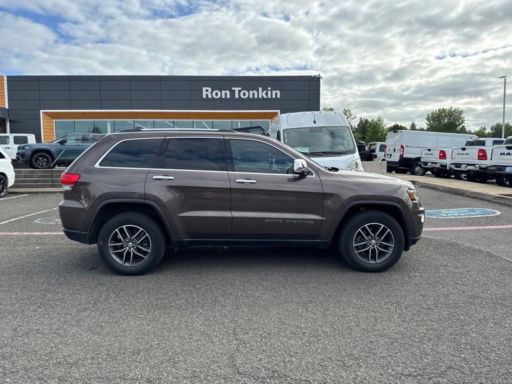 Used 2018 Jeep Grand Cherokee Limited w/ Luxury Group II AWD/4WD image 10