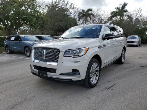 Certified 2022 Lincoln Navigator L Reserve image 2