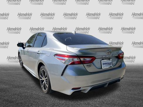 Used 2020 Toyota Camry SE FWD image 9