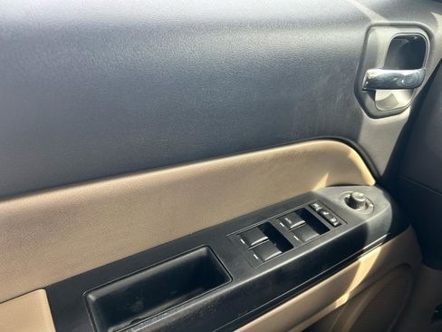 Used 2015 Jeep Patriot Latitude w/ Sun/Sound Group AWD/4WD image 27