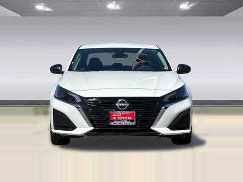 Used 2025 Nissan Altima 2.5 SV image 5