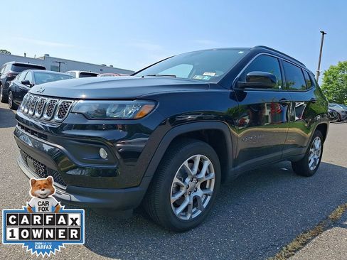 Used 2023 Jeep Compass Latitude AWD/4WD image 3