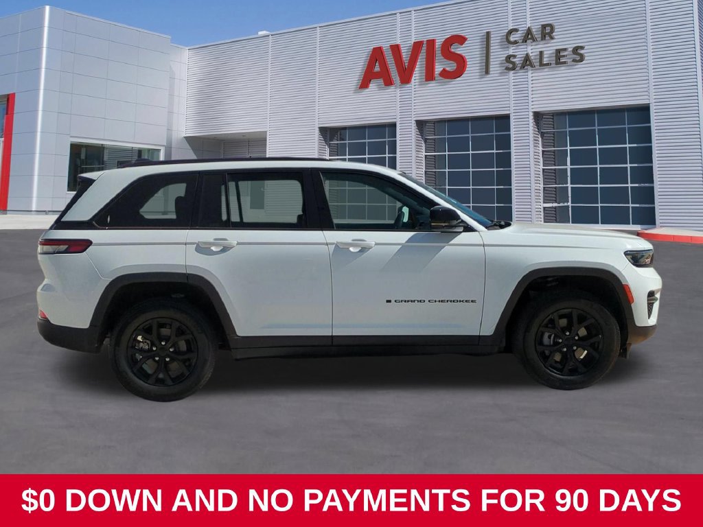 Used 2025 Jeep Grand Cherokee Altitude AWD/4WD image 4