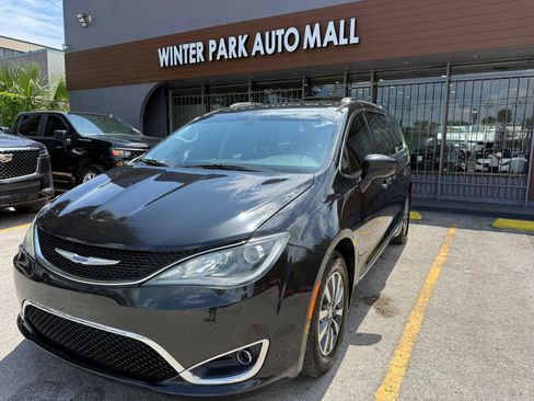 Used 2020 Chrysler Pacifica Touring-L Plus FWD image 1
