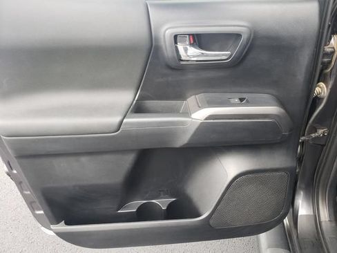 Used 2022 Toyota Tacoma TRD Sport AWD/4WD image 13