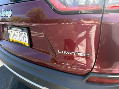 Used 2019 Jeep Cherokee Limited AWD/4WD image 7