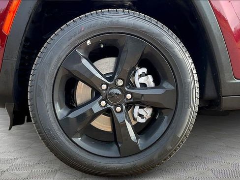 Used 2025 Jeep Grand Cherokee L Limited w/ Luxury Tech Group II image 23