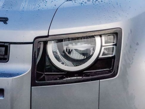 Used 2023 Land Rover Defender 90 S image 4