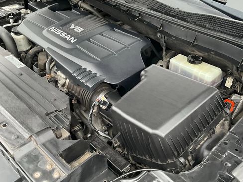 Used 2017 Nissan Titan SV image 10