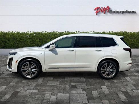 Used 2022 Cadillac XT6 Premium Luxury w/ Technology Package FWD image 3
