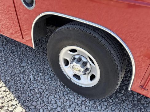 Used 2005 Chevrolet Express 3500 RWD image 27