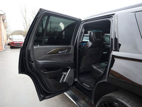Used 2017 Cadillac Escalade Platinum AWD/4WD image 18