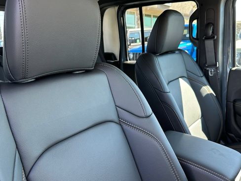 New 2026 Jeep Gladiator Sport AWD/4WD image 13