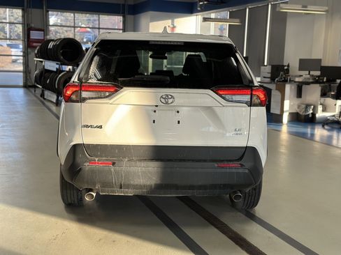 Used 2022 Toyota RAV4 LE w/ Carpet Mat Package (TMS) image 6