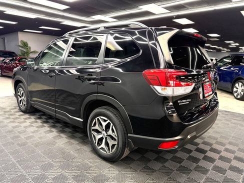 Used 2020 Subaru Forester Premium AWD/4WD image 11