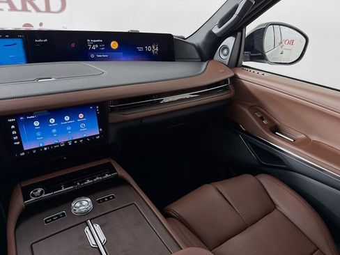 New 2026 Lincoln Navigator Reserve AWD/4WD image 26