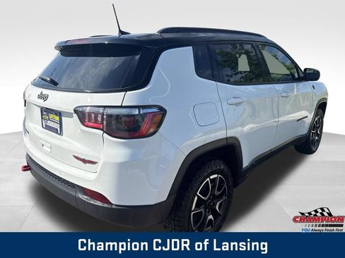 Used 2025 Jeep Compass Trailhawk AWD/4WD image 8