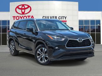 Used 2021 Toyota Highlander XLE FWD video 1