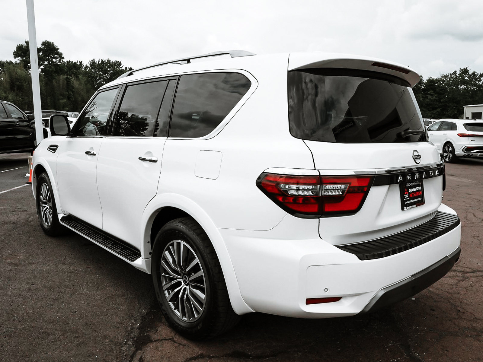 Used 2023 Nissan Armada SL w/ Captain's Chairs Package AWD/4WD image 4