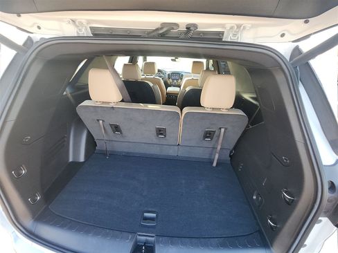 Used 2023 Chevrolet Traverse Premier image 11