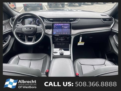 New 2025 Jeep Grand Cherokee Limited w/ Luxury Tech Group II AWD/4WD image 23