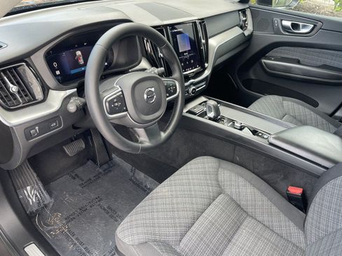 Used 2022 Volvo XC60 B5 Momentum AWD/4WD image 10
