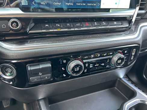 Used 2022 Chevrolet Silverado 1500 LTZ w/ Z71 Off-Road Package image 37