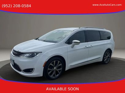 Used 2017 Chrysler Pacifica Limited w/ UConnect Theater Package
