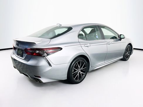 Used 2024 Toyota Camry SE image 9