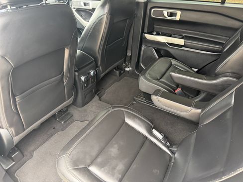 Used 2022 Ford Explorer XLT w/ Equipment Group 202A RWD image 23