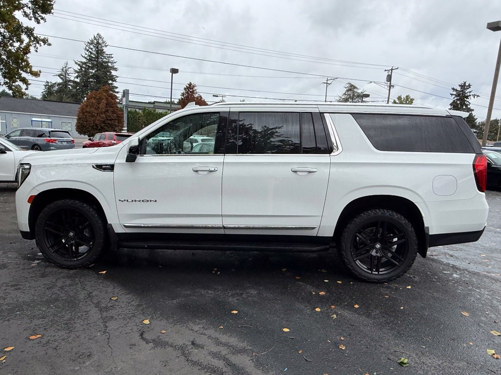 Used 2022 GMC Yukon XL SLT w/ SLT Luxury Plus Package AWD/4WD image 6