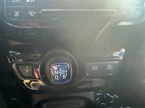 Used 2016 Toyota Prius Two image 25