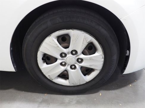 Used 2017 Kia Forte LX image 15
