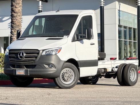 New 2024 Mercedes-Benz Sprinter 4500 image 2