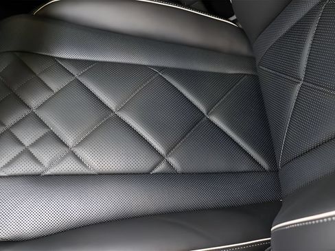 Certified 2025 Genesis GV80 3.5T Prestige AWD/4WD image 8